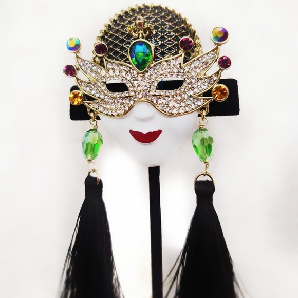 Heidi daus Mask Pin - Picture 7 of 8